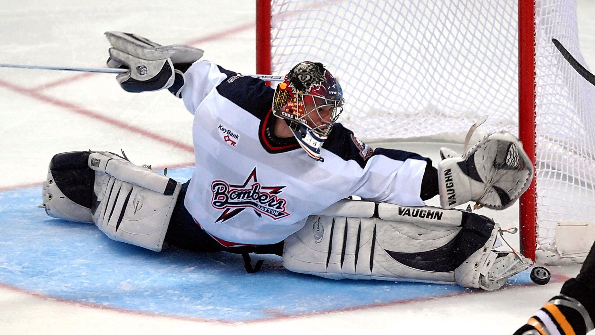 体育跨界合作：F1携手大型品牌联名，f1esports